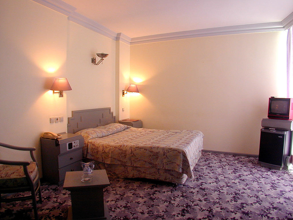 Grand Ozcelik Hotel Kusadasi Room photo